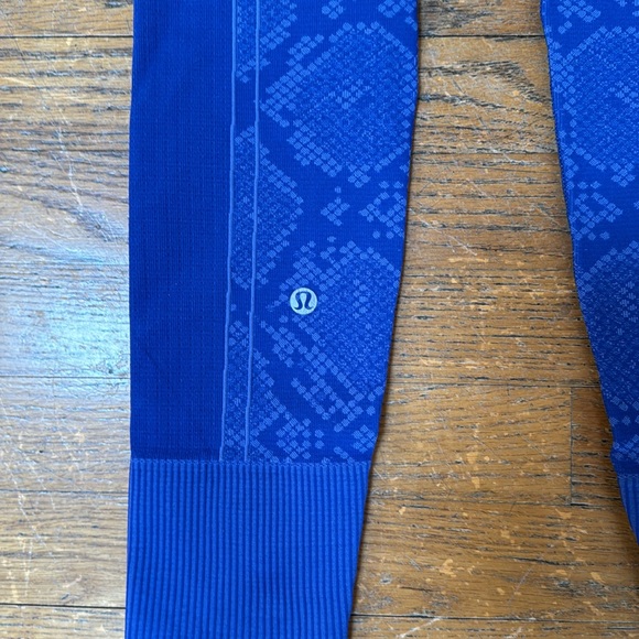 Womens Lululemon Ebb to Street leggings. Size 4 - Picture 3 of 3